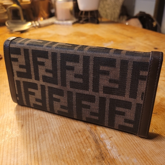 Fendi  FF Clasp Long Wallet - Picture 2 of 5
